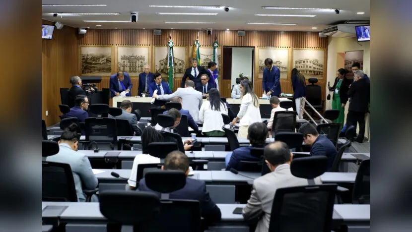 Proposta vai agora à promulgação pela Mesa Diretora da Câmara, sem necessidade de sanção pelo prefeito Paulinho Freire — Foto: Francisco de Assis/CMN