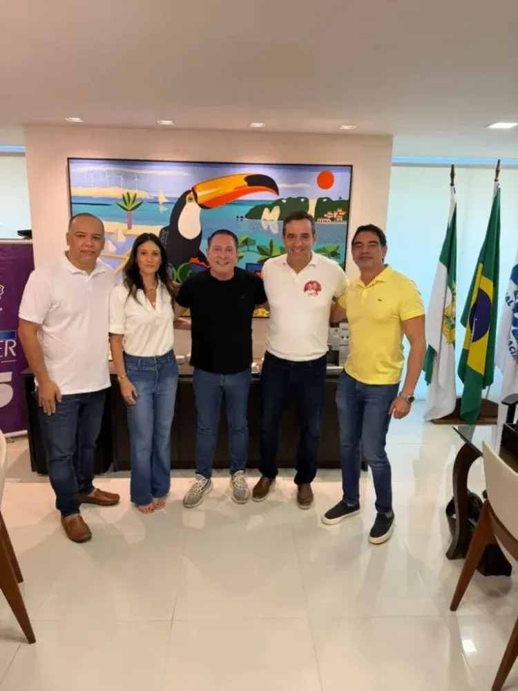 Taveira, Cristiane, Ezequiel e Gustavo com Cadu - Foto: assessoria