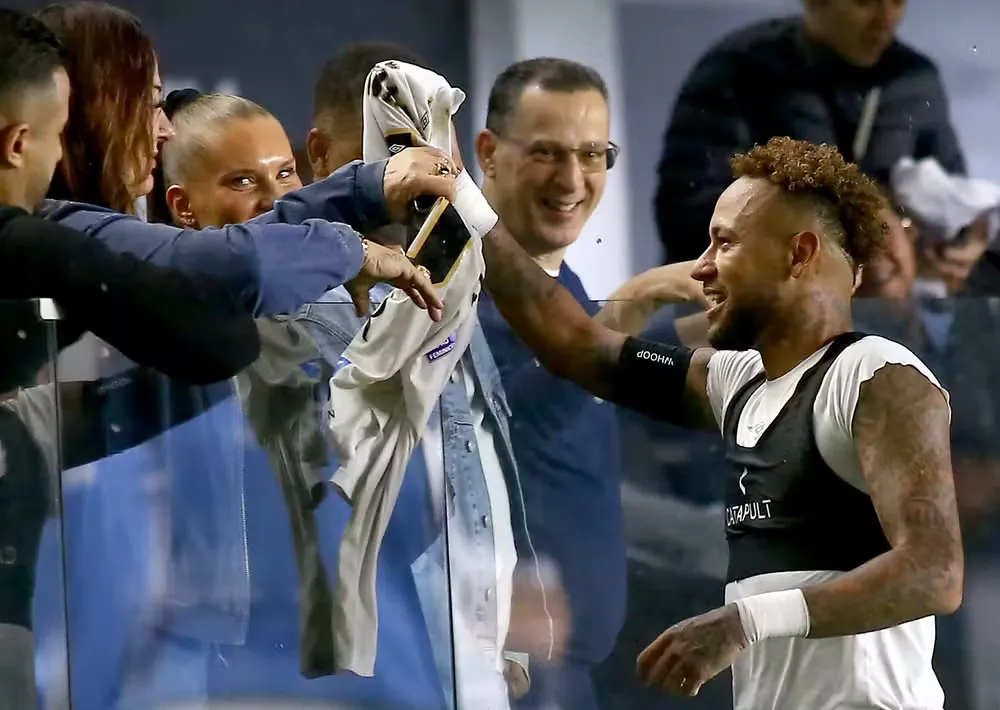 Neymar marcou um gol diante do Bragantino, no último fim de semana — Foto: Mauricio de Souza/AGIF