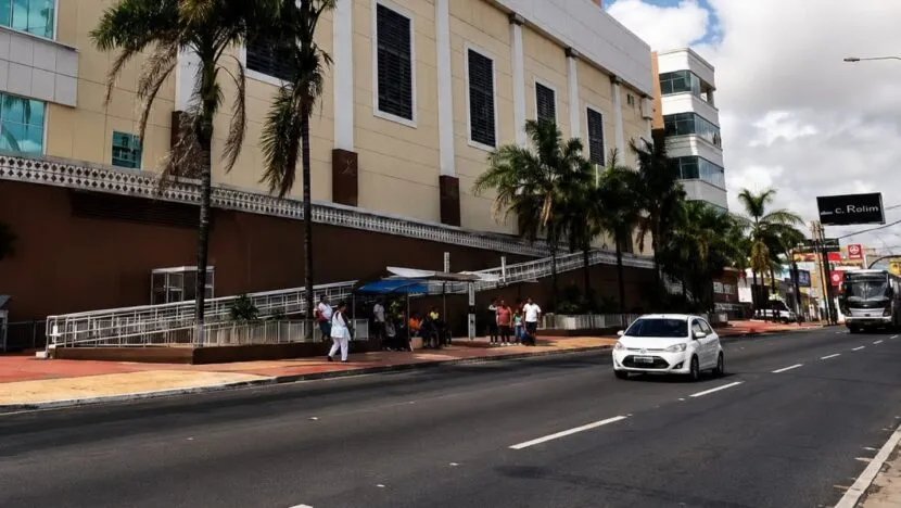 Parada de ônibus da Igreja Universal é alterada temporariamente em Natal - Foto: Reprodução/STTU