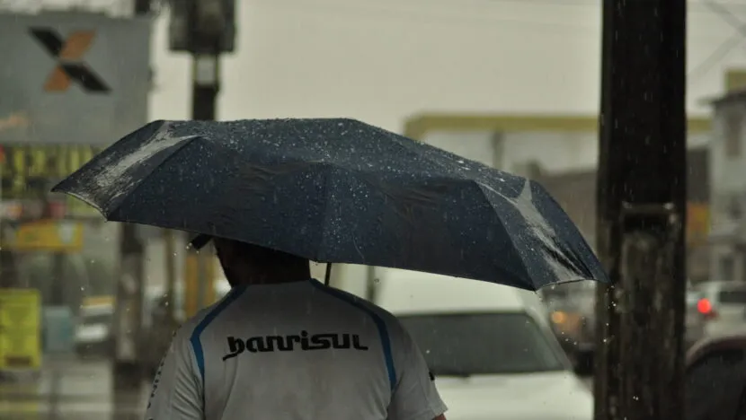 Pajuçara registrou 105 mm de chuva em 12 horas, o maior acumulado de Natal, segundo a Semurb - Foto: José Aldenir