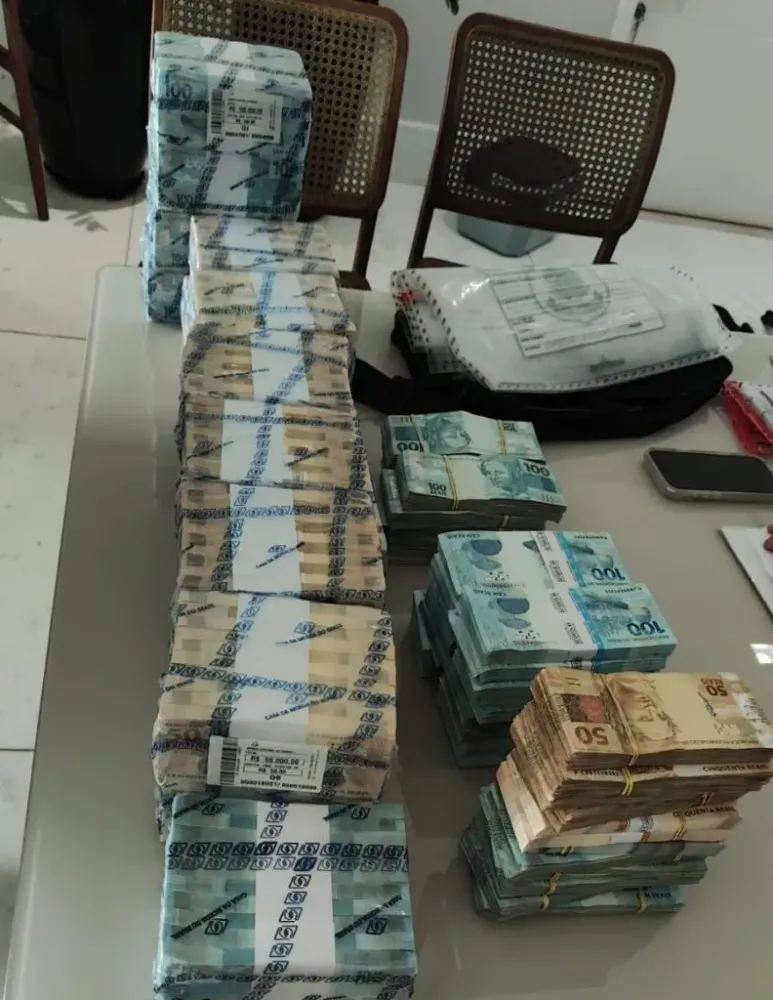 Dinheiro apreendido pela PF com servidor público (Foto: Dilvulgação/PF)